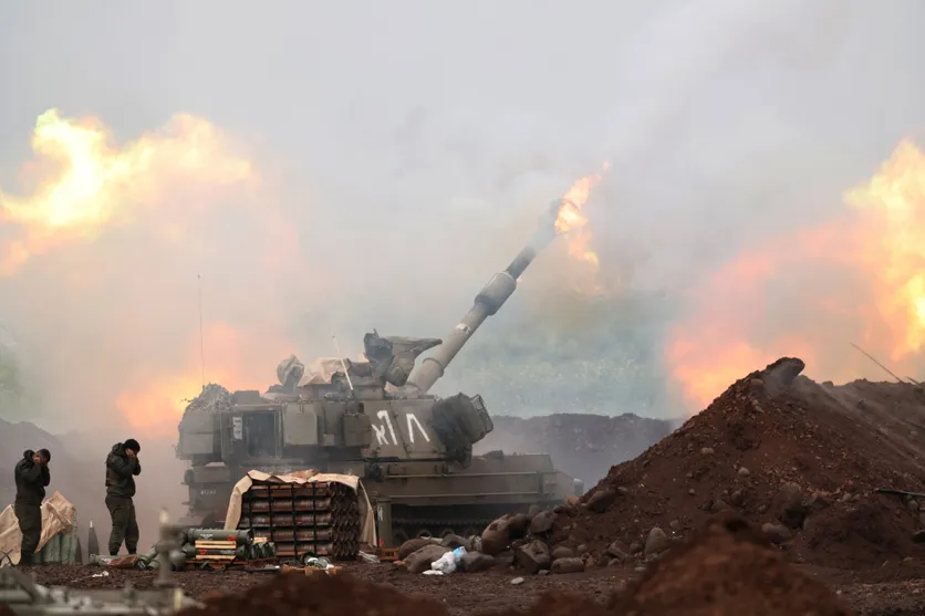 Photo : artillerie israélienne menant des frappes sur le Liban, le 20 mars. ATEF SAFADI / EPA/MaxPPP Photo : artillerie israélienne menant des frappes sur le Liban, le 20 mars. ATEF SAFADI / EPA/MaxPPP