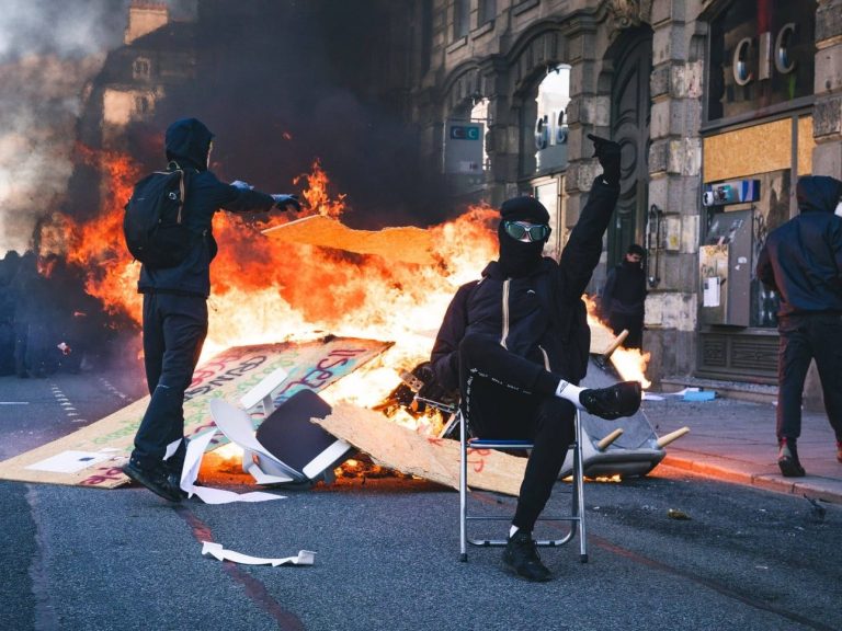 L’autodéfense populaire comme condition d’existence politique